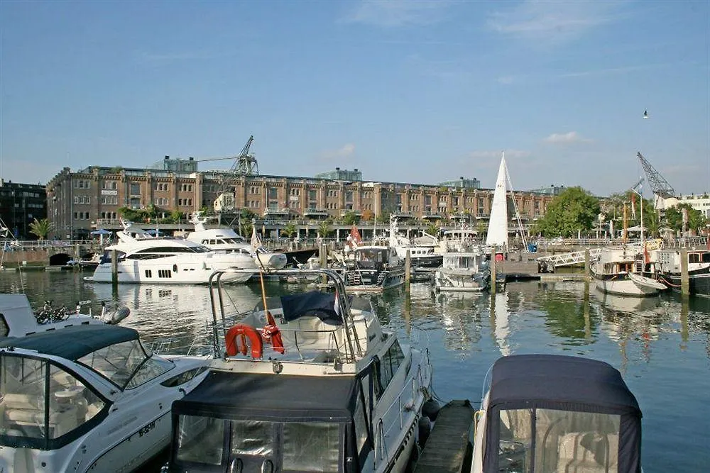 Maria Callas Yachthotel 4*, Rotterdam
