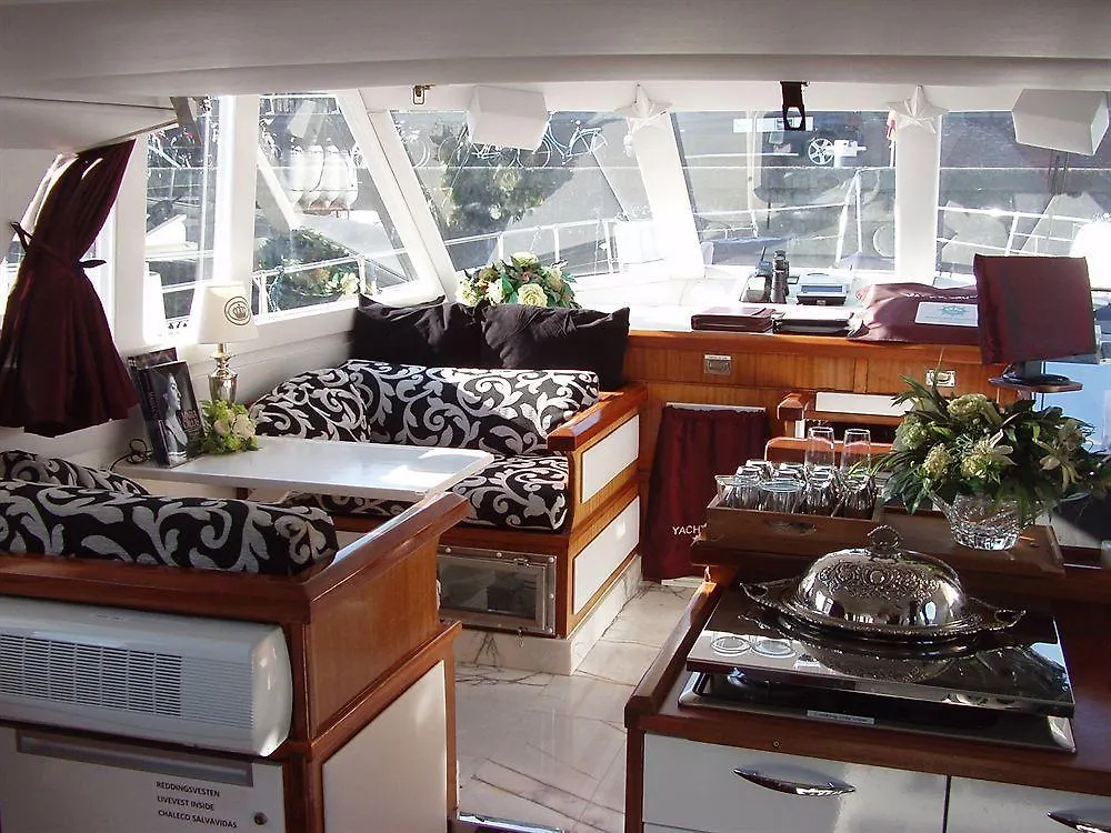 Maria Callas Yachthotel 4*, Rotterdam Netherlands