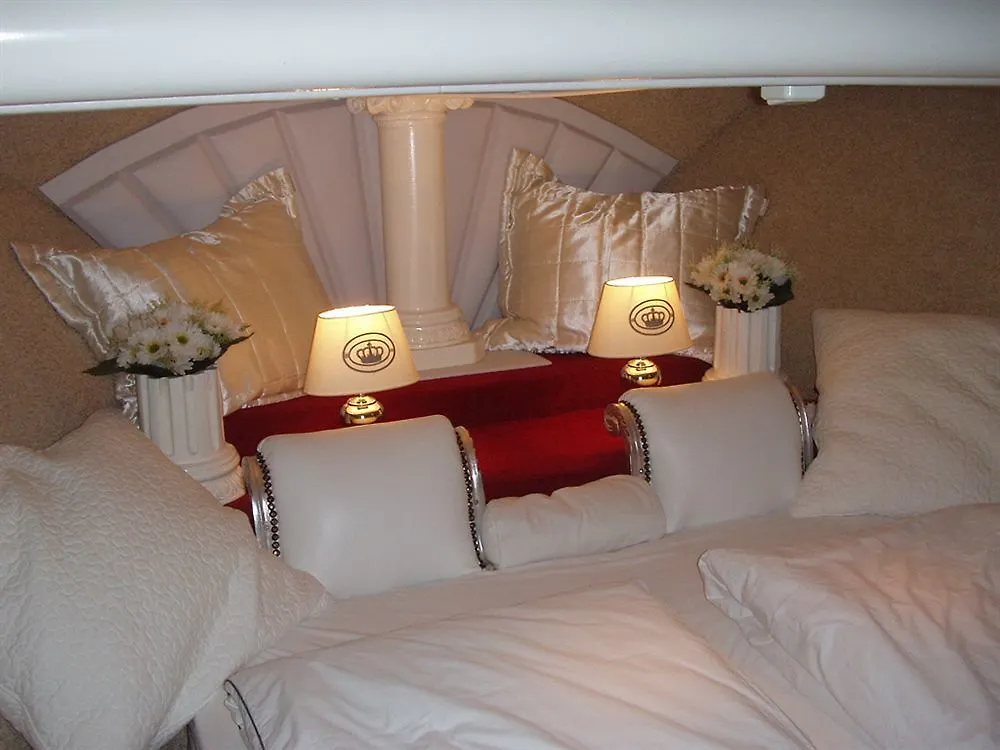Maria Callas Yachthotel 4*, Rotterdam