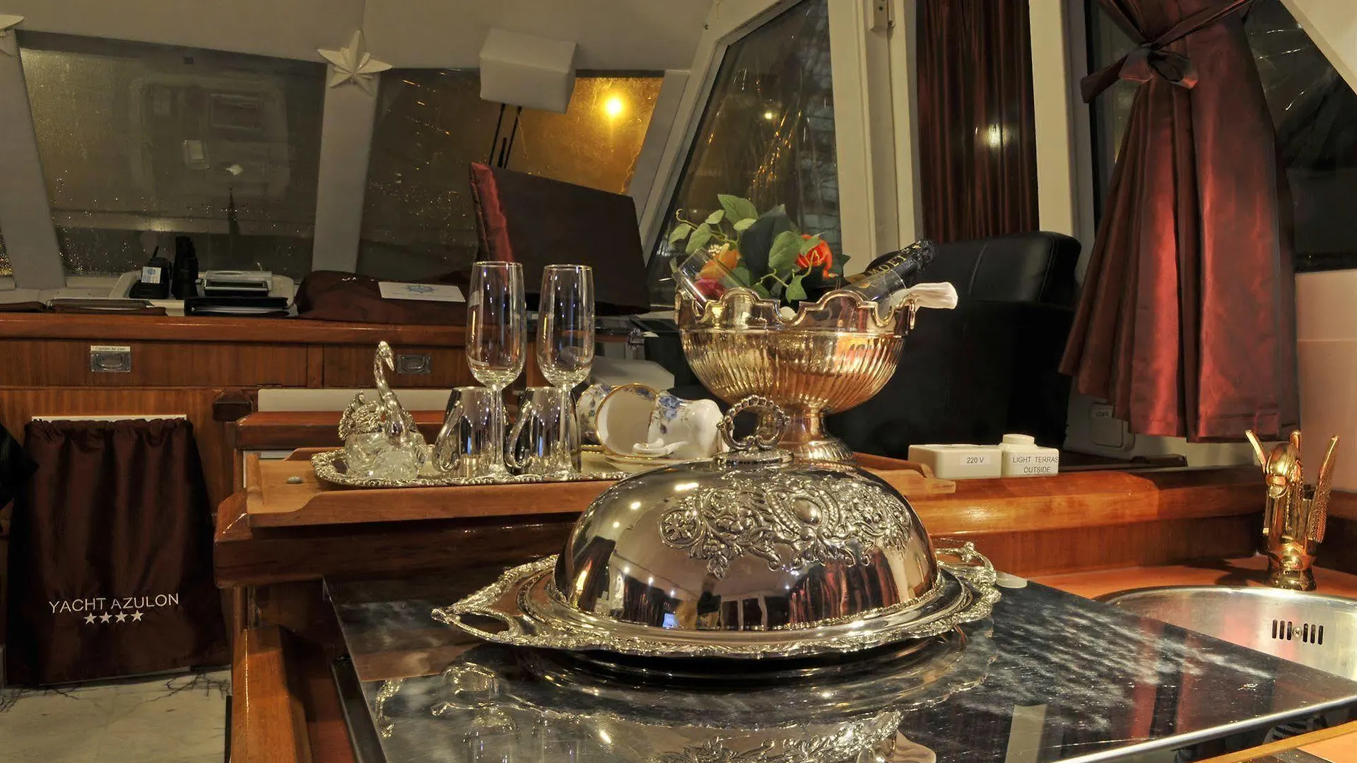 Maria Callas Yachthotel Botel Rotterdam